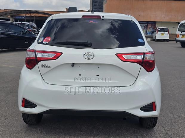 Toyota Vitz 1.0 FWD 5dr 2019 White