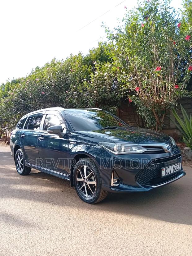 Toyota Corolla Fielder 1.5 Hybrid FWD 2019 Blue