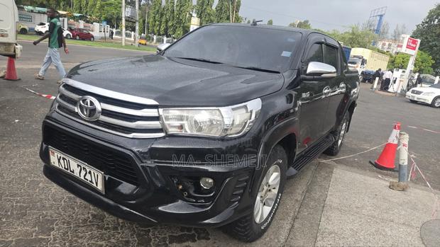 Toyota Hilux Revo Double Cab Deisel 2.8 RWD 2016 Black