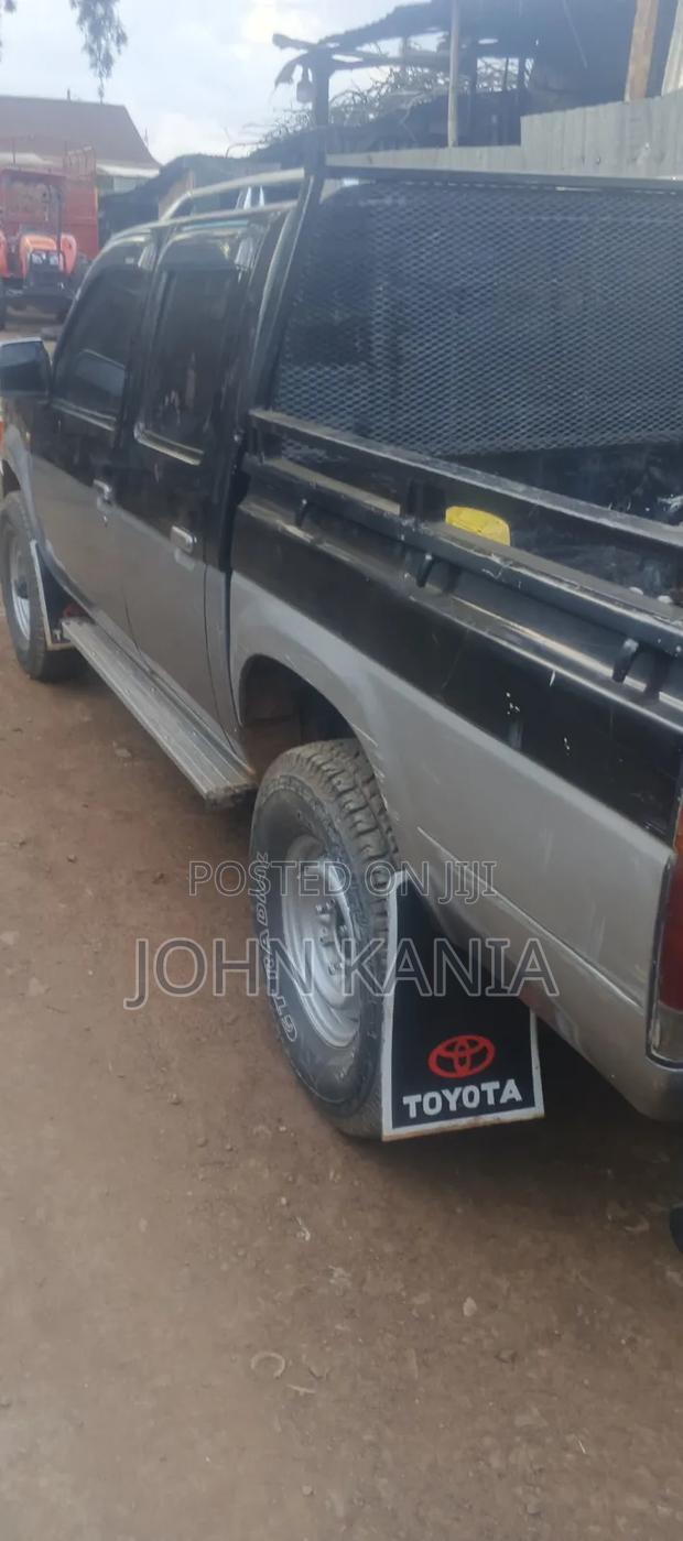Nissan Hardbody 1999 Black