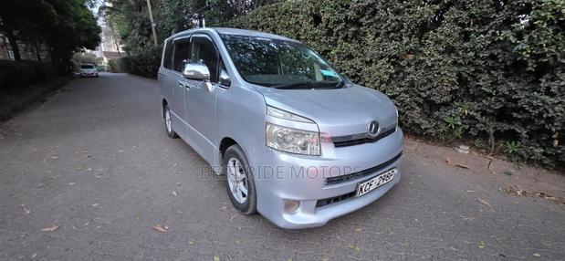 Toyota Voxy X 2WD 8-Seater 2009 Silver