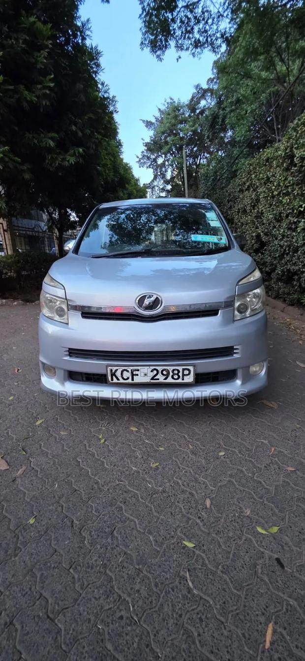 Toyota Voxy X 2WD 8-Seater 2009 Silver