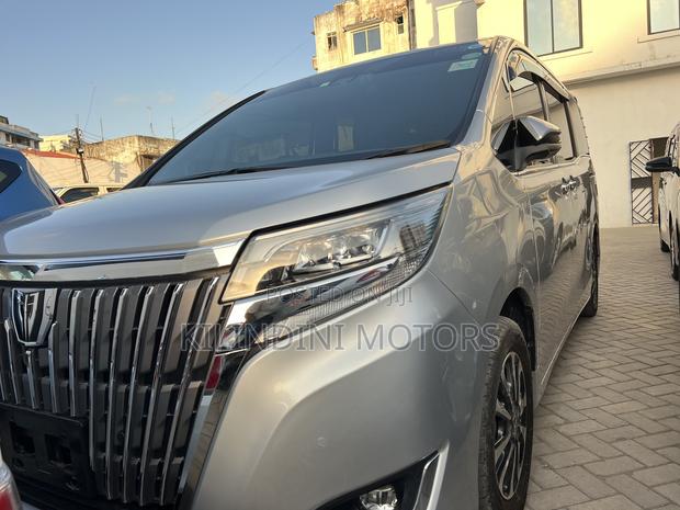 Toyota Esquire 2019
