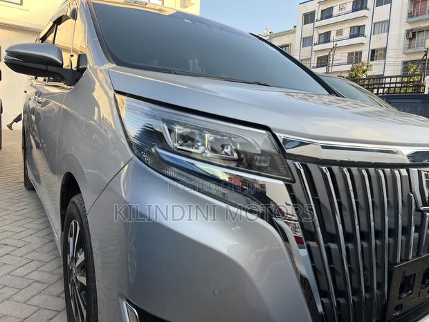 Toyota Esquire 2019