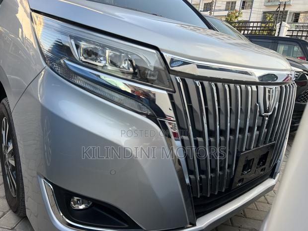 Toyota Esquire 2019
