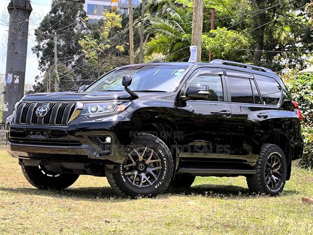Toyota Land Cruiser Prado 2.8 2022 Black