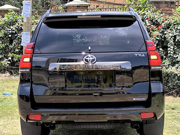 Toyota Land Cruiser Prado 2.8 2022 Black