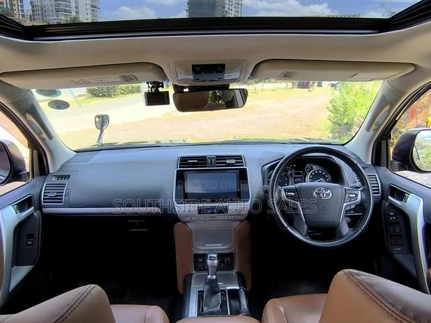 Toyota Land Cruiser Prado 2.8 2022 Black
