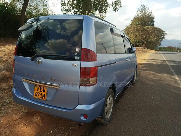 Toyota Noah 2.0 AWD (8 Seater) 2006 Blue