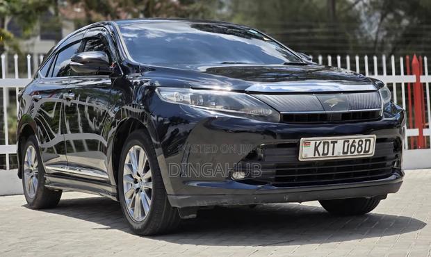Toyota Harrier 2.0 2017 Matt Black