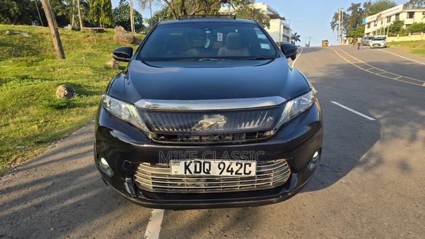 Toyota Harrier 2.0 2017 Black