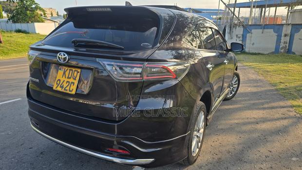 Toyota Harrier 2.0 2017 Black