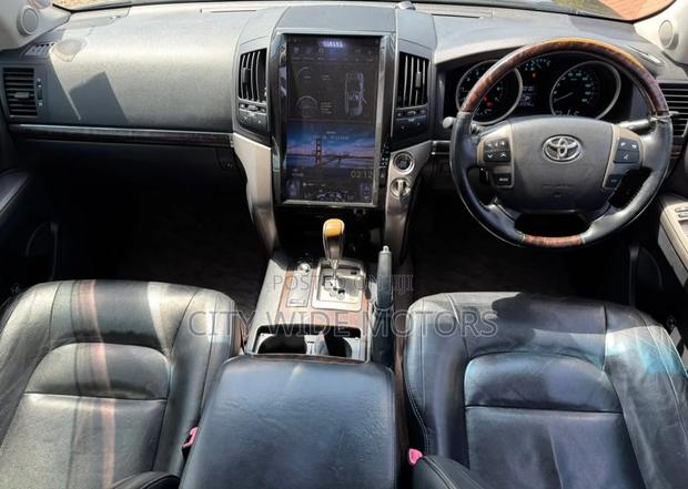 Toyota Land Cruiser 4.6 V8 ZX 2016 Black