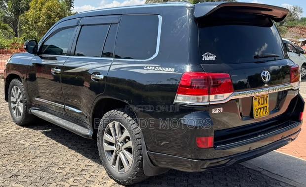 Toyota Land Cruiser 4.6 V8 ZX 2015 Black
