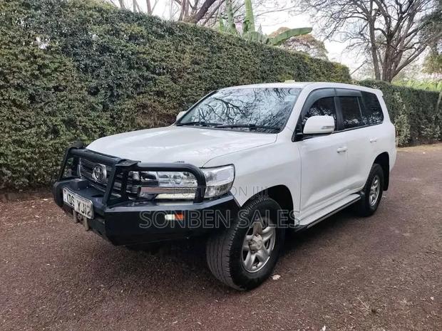 Toyota Land Cruiser 4.5 V8 GXR 2017 White