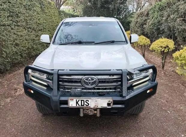 Toyota Land Cruiser 4.5 V8 GXR 2017 White