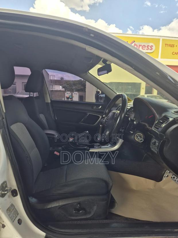 Subaru Legacy 2006 White