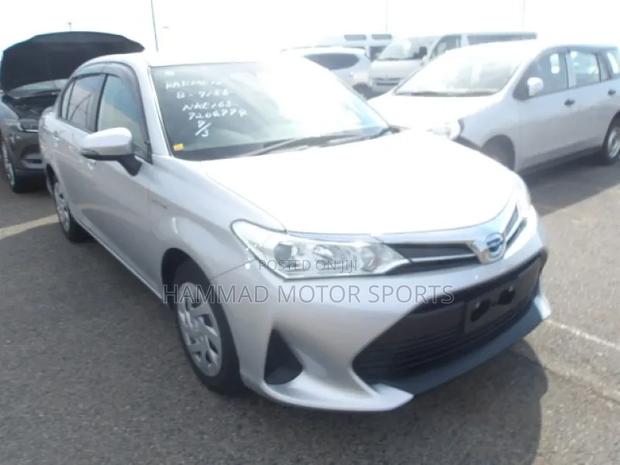 Toyota Axio 1.5 Hybrid 2WD 2019 Silver