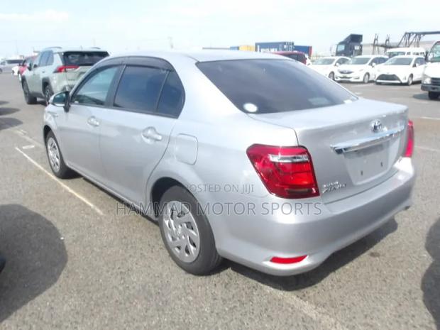 Toyota Axio 1.5 Hybrid 2WD 2019 Silver