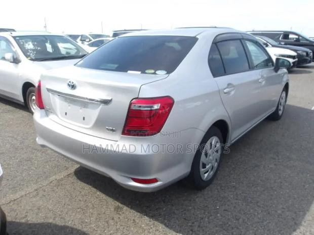 Toyota Axio 1.5 Hybrid 2WD 2019 Silver