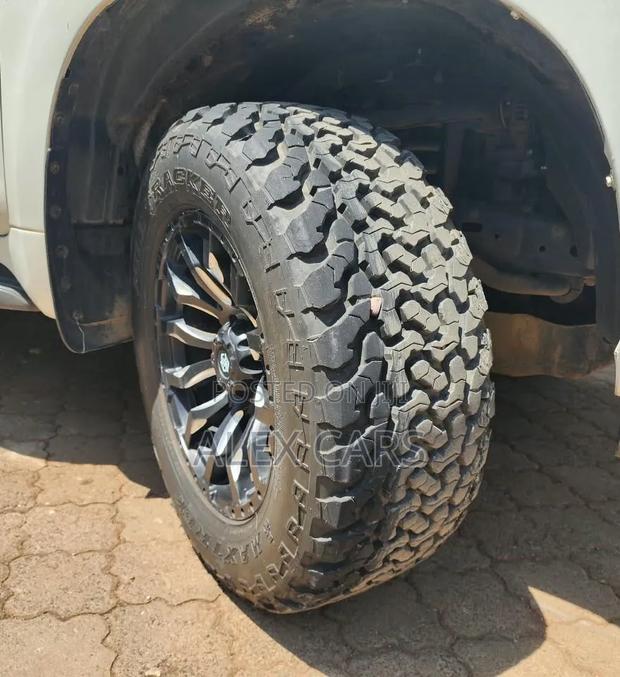 Toyota Land Cruiser Prado 2009 White