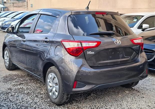 Toyota Vitz 1.0 FWD 5dr 2019 Gray