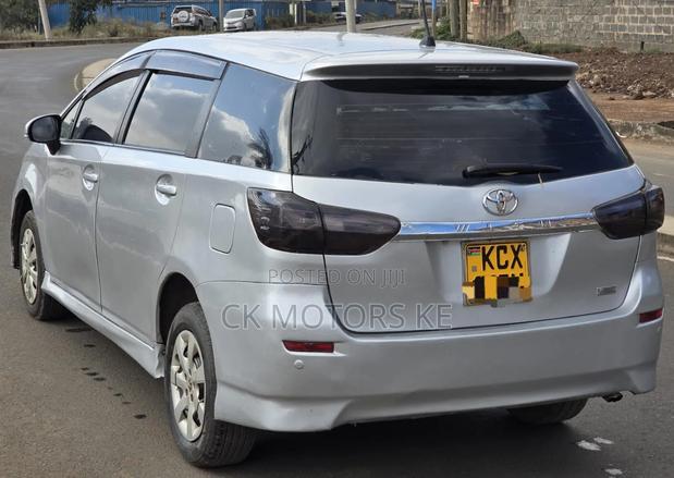 Toyota Wish 2012 Silver