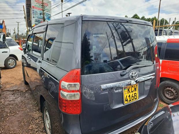 Toyota Noah 2012 Gray
