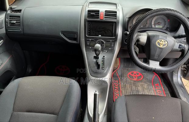 Toyota Auris 2010 Gray