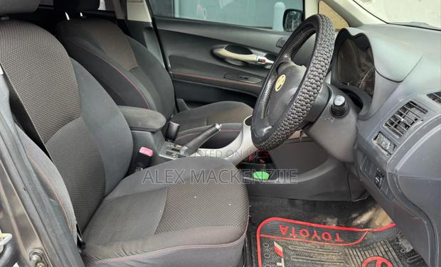 Toyota Auris 2010 Gray