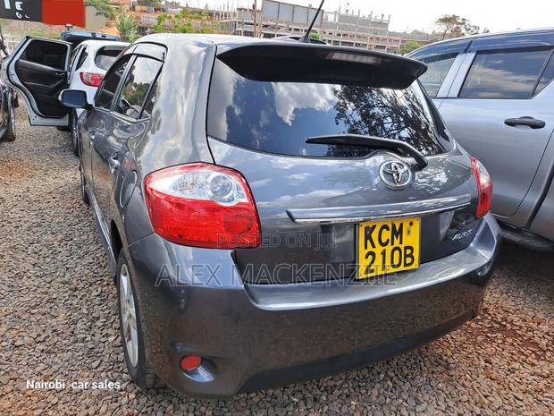 Toyota Auris 2010 Gray