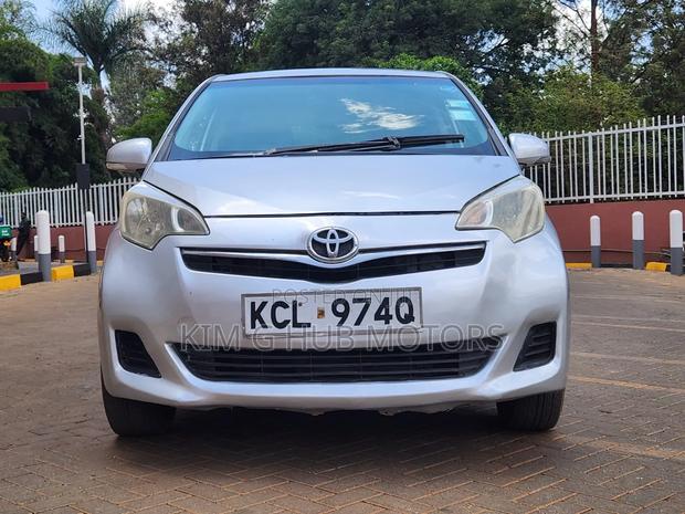 Toyota Ractis 1.5 FWD 2011 Silver