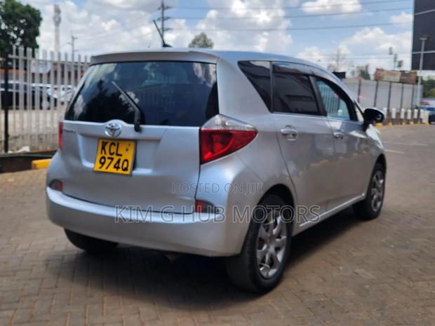 Toyota Ractis 1.5 FWD 2011 Silver