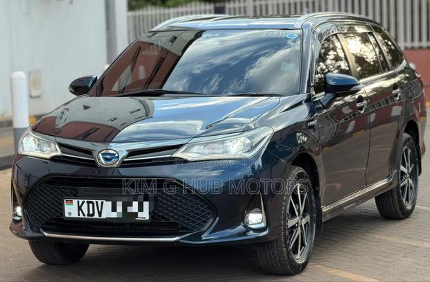 Toyota Corolla Fielder 1.5 Hybrid FWD 2019 Black