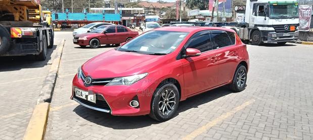 Toyota Auris 2013 Red