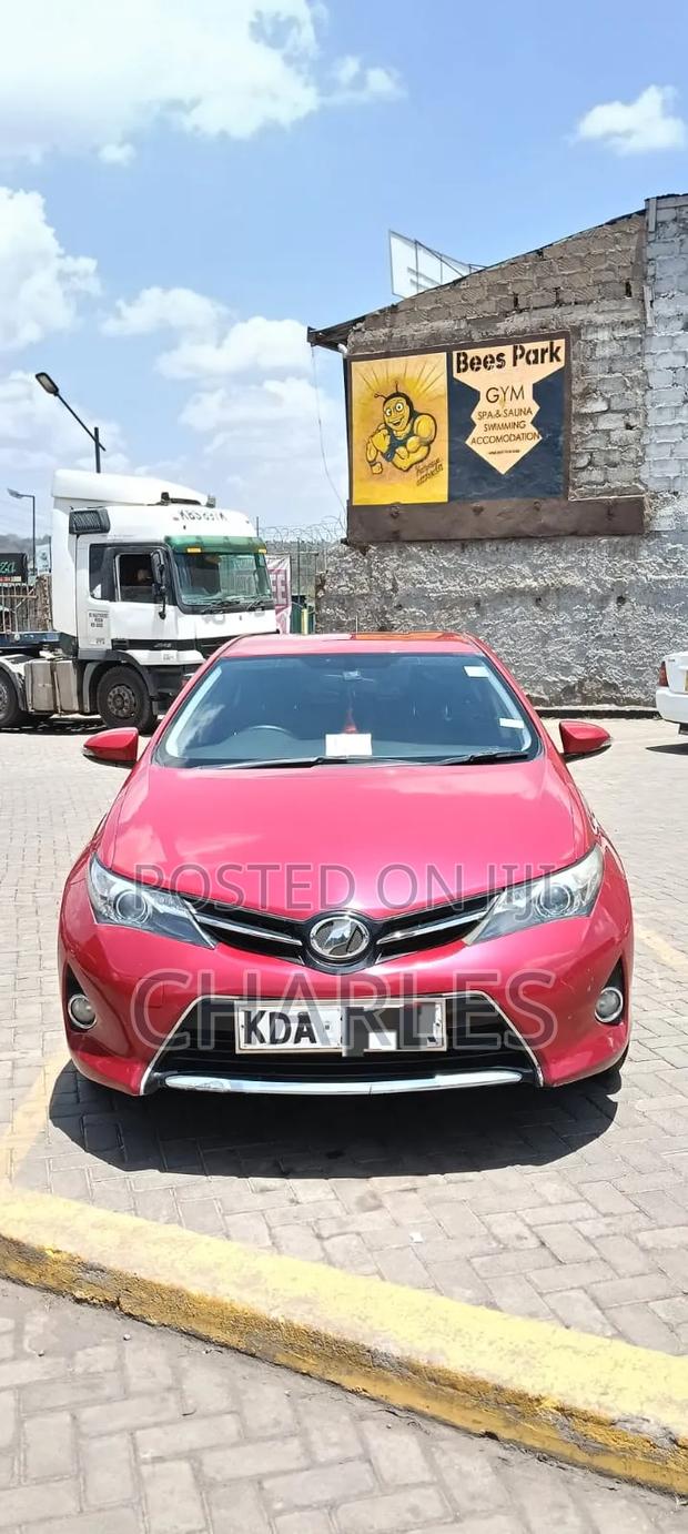 Toyota Auris 2013 Red
