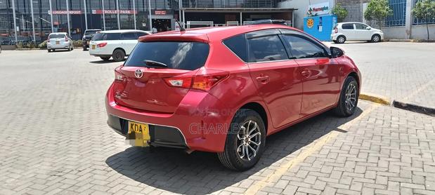 Toyota Auris 2013 Red
