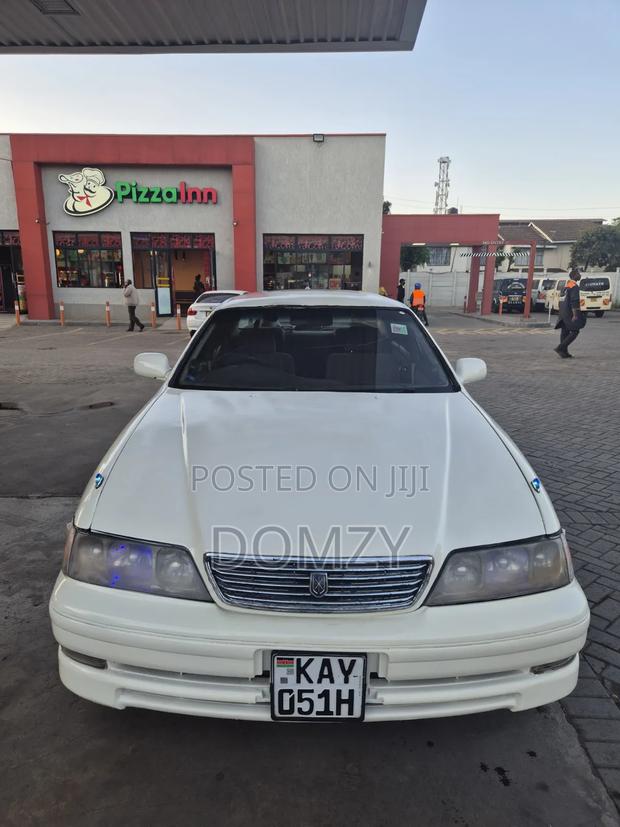 Toyota Mark II 2.0 RWD 1999 White
