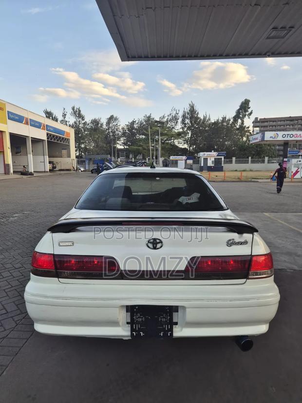 Toyota Mark II 2.0 RWD 1999 White