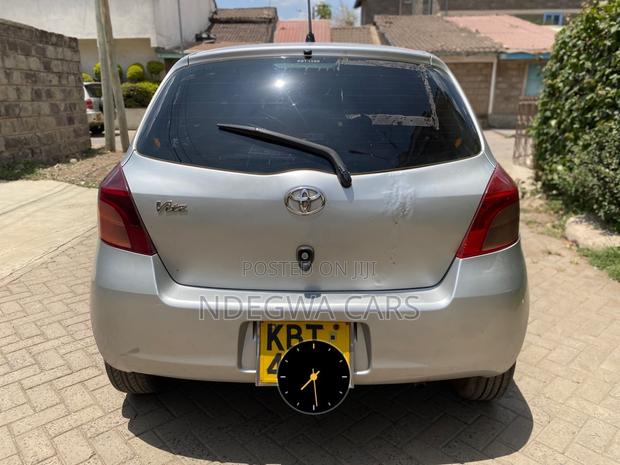 Toyota Vitz 2007 Silver