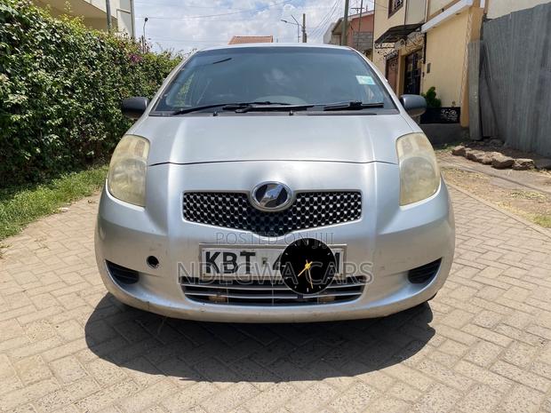 Toyota Vitz 2007 Silver