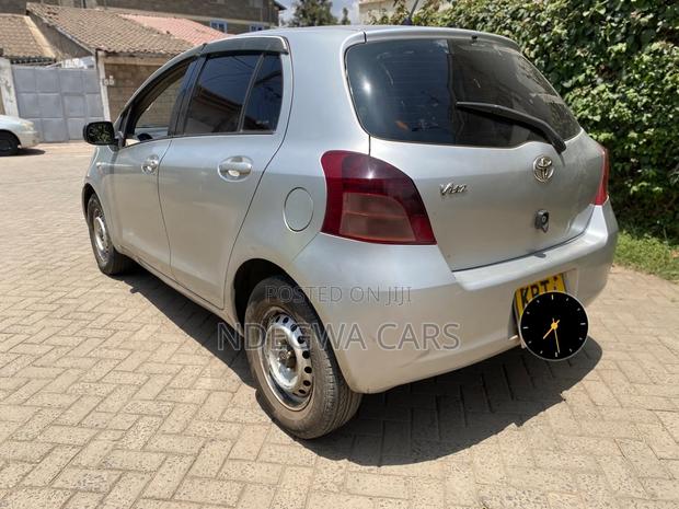 Toyota Vitz 2007 Silver