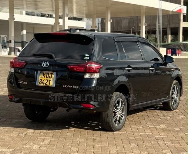 Toyota Corolla Fielder 1.5 Hybrid FWD 2016 Black