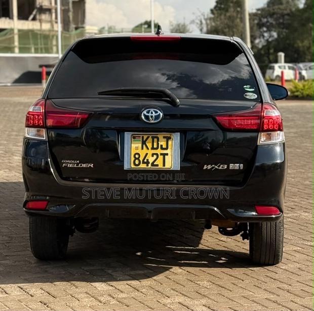 Toyota Corolla Fielder 1.5 Hybrid FWD 2016 Black