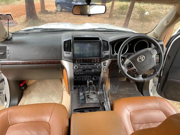 Toyota Land Cruiser 4.6 V8 ZX 2010 White