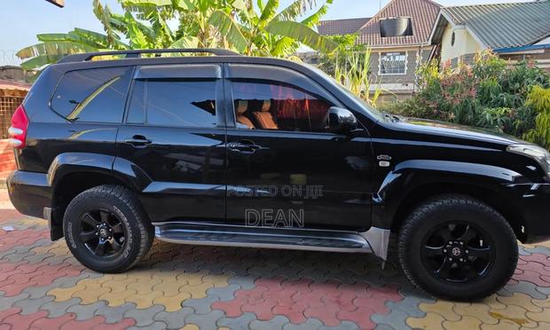 Toyota Land Cruiser Prado 2005 Black