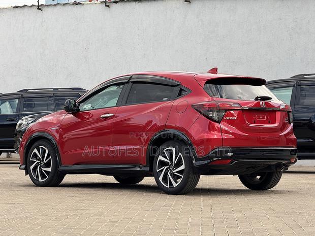 Honda Vezel 1.5 Hybrid 2WD 2019 Red