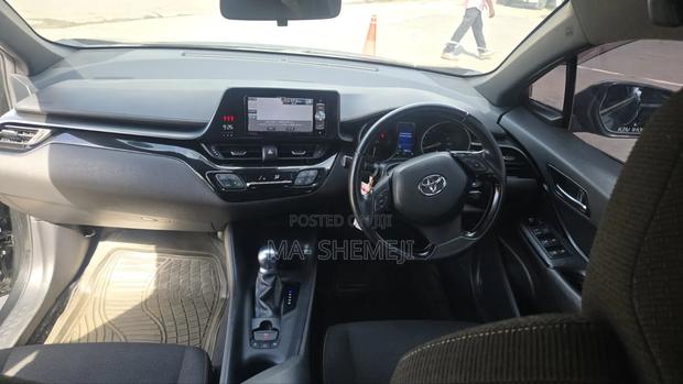 Toyota C-HR XLE FWD Sport Utility (2.0L 4cyl 2AM) 2018 Black
