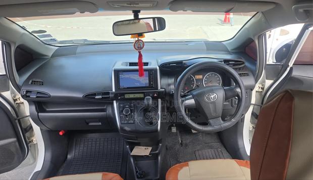 Toyota Wish 2013 Pearl