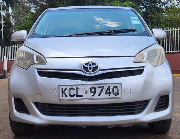 Toyota Ractis 2011 Silver